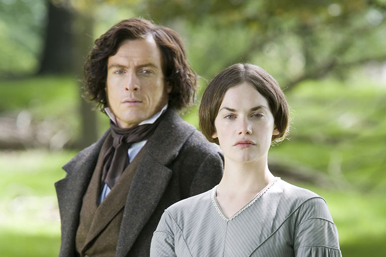 Ruth Wilson as Jane Eyre in front and Toby Stephens as Mr Rochester behind