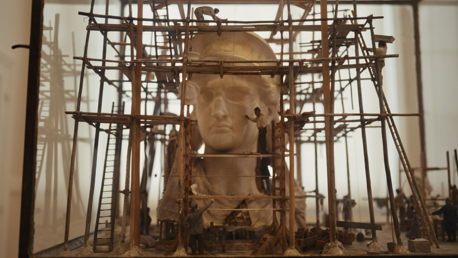See how the unique partnership between two countries made the iconic monument possible.